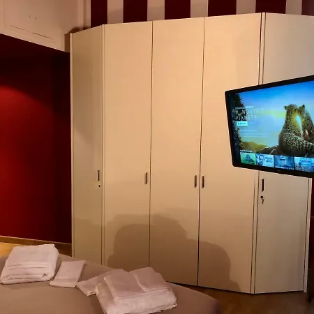 La Via Degli Artisti * ארונה