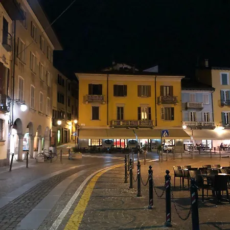 La Via Degli Artisti *